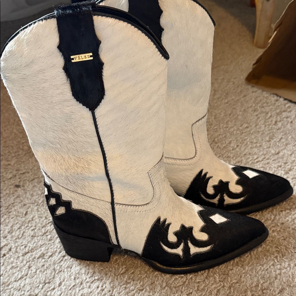 Elegant Black and White Heeled Boots genuine Leather